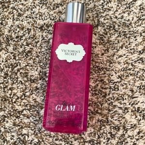 VS. tease glam spray
